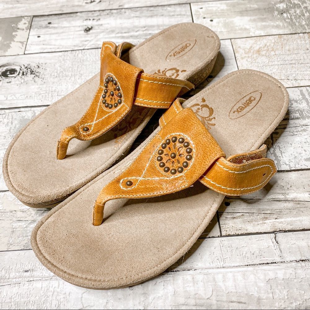 Aetrex Emily slip on leather sandal